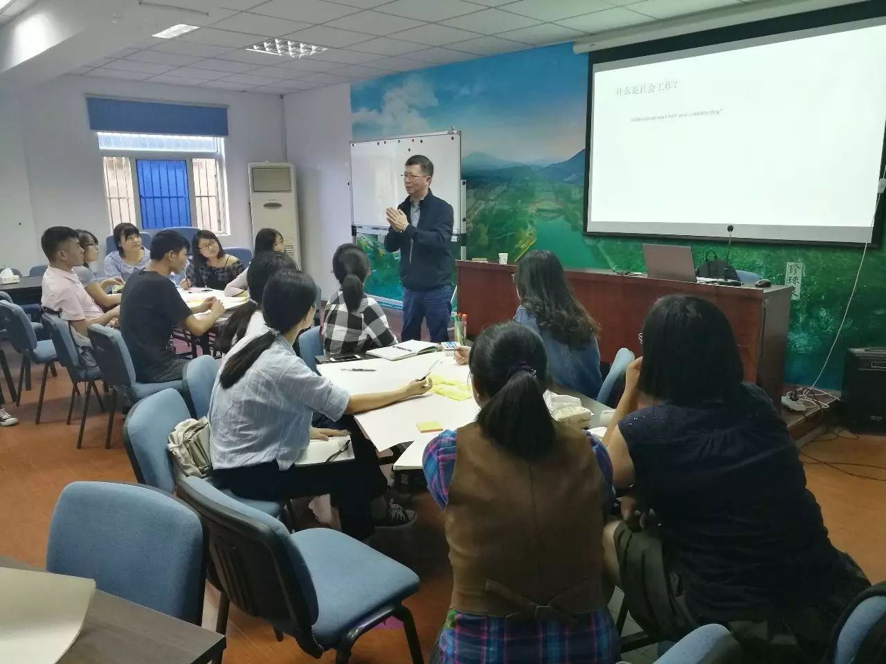 香港理工大学黎永亮教授为益民员工分享&ldquo;从服务对象视角看老年社工实践&rdquo;